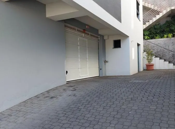 Amazing 3 Bedroom 公寓 *