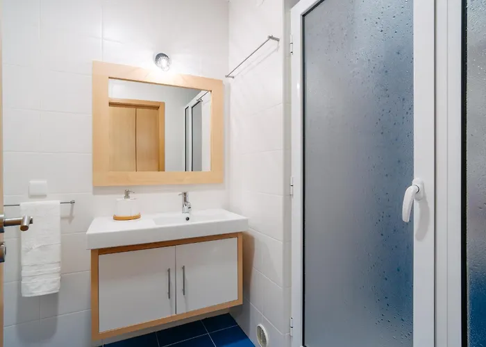 Amazing 3 Bedroom 公寓 *